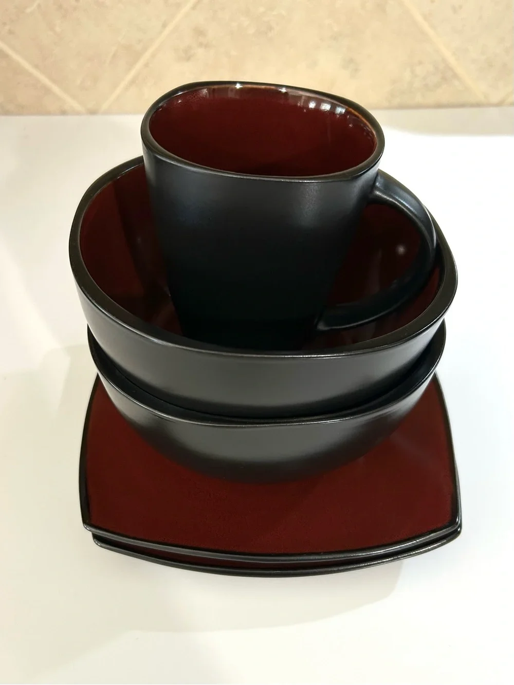 Gibson 5-piece Ceramic Dinnerware Set in Deep Red and Black